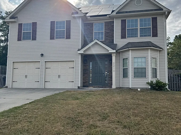 2213 Grandwood Ln — Photo 1