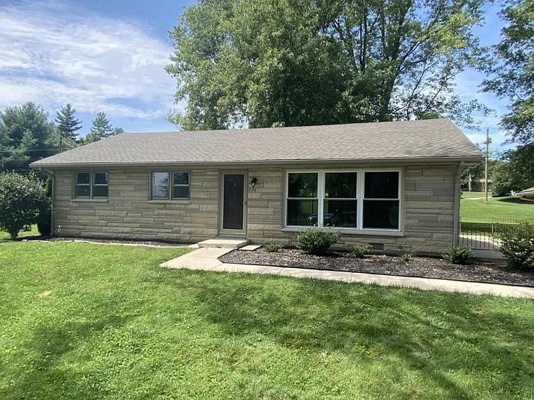 1830 N Glade Cir — Photo 2