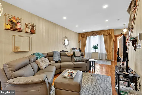 3147 Edgemont St Photo 1