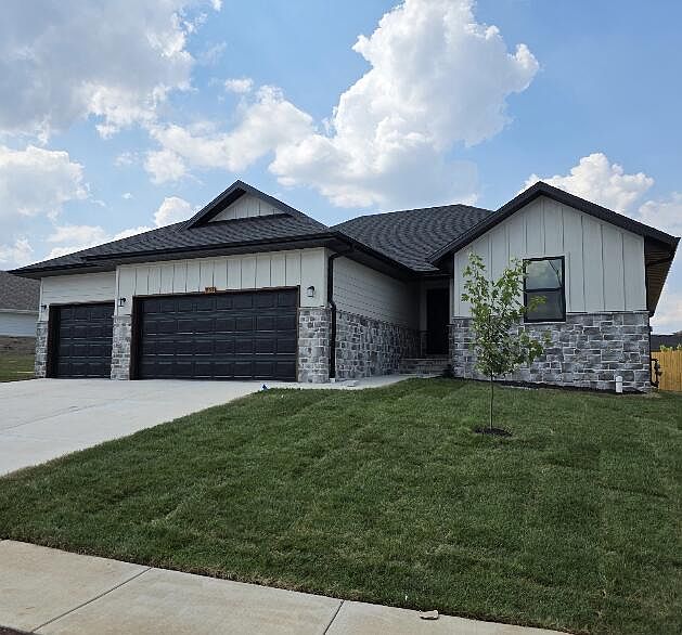 1st image of 953 S Pindall Lane