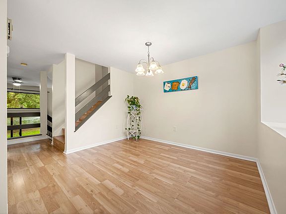 4th image of 52 Spring Cove Road