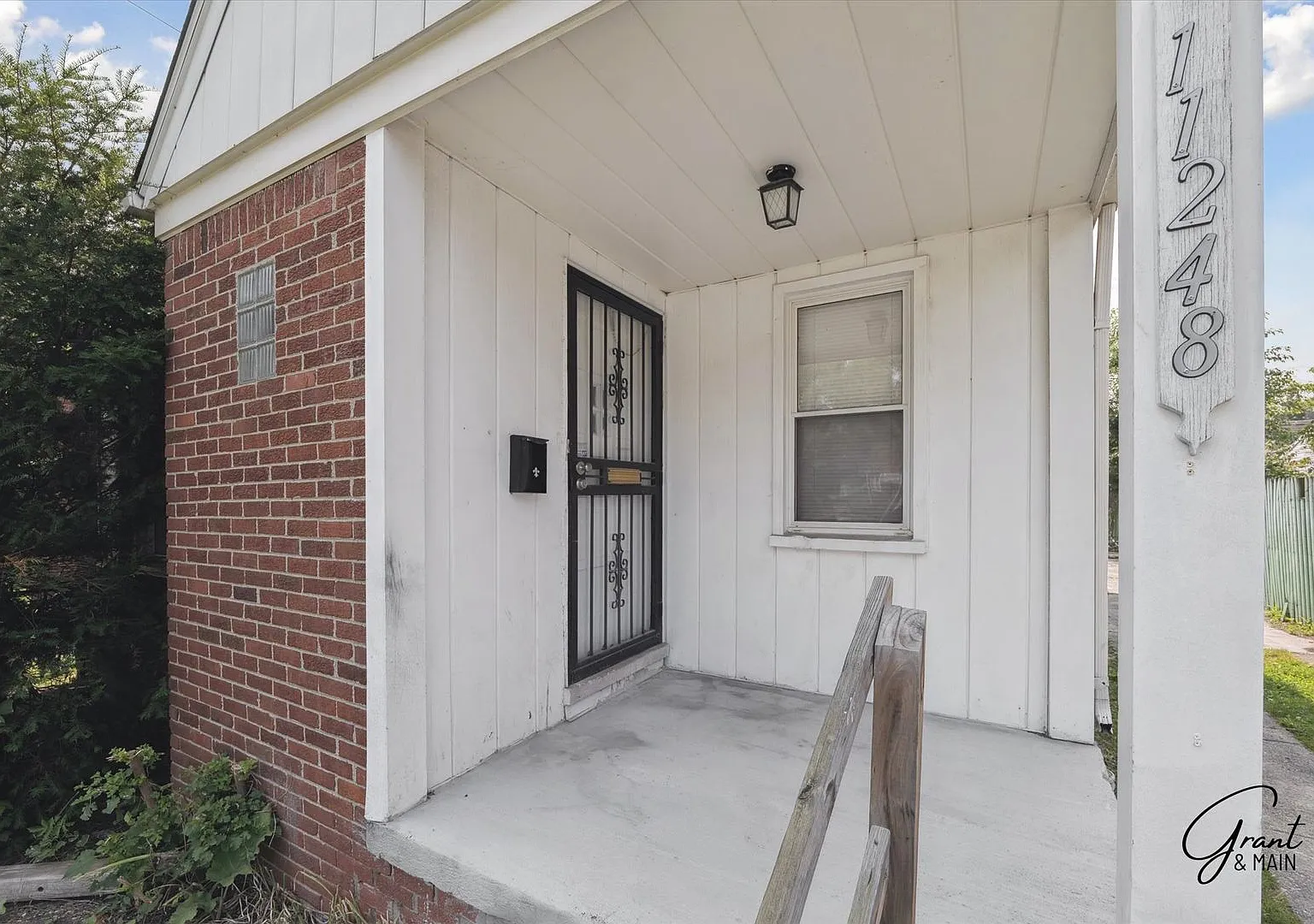 $1400 3 bedroom bungalow — Photo 2
