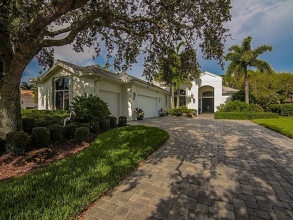 3rd image of 2248 SW Manor Hill Dr