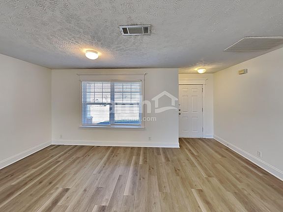 4th image of 1403 Chopin Ct N