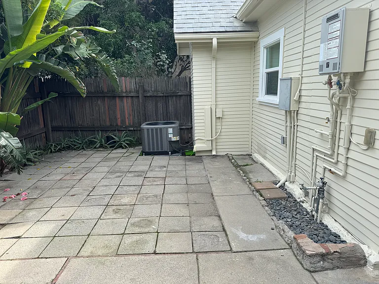 428 N Jackson St — Photo 16
