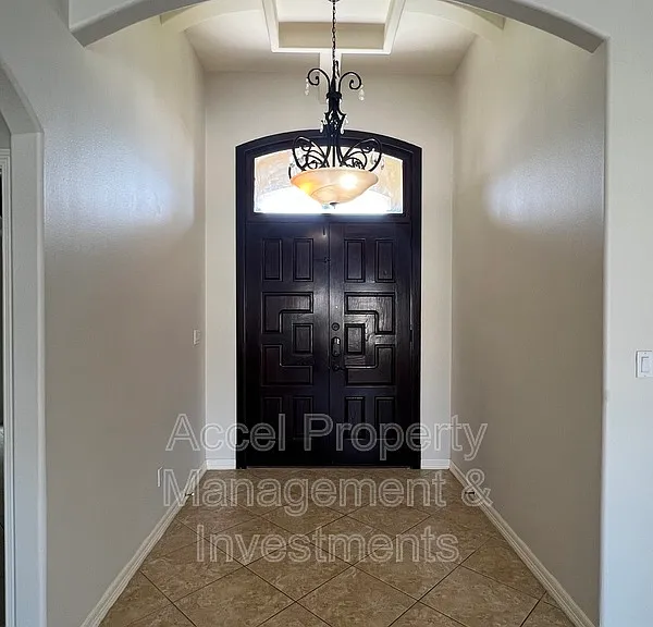 2301 N 46th St — Photo 2