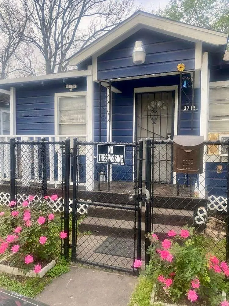 3715 Russell St — Photo 3