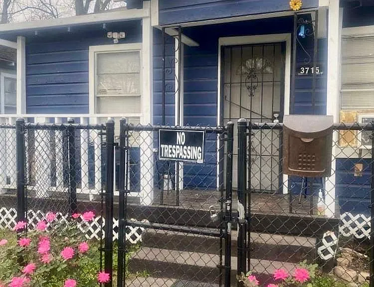 3715 Russell St — Photo 3