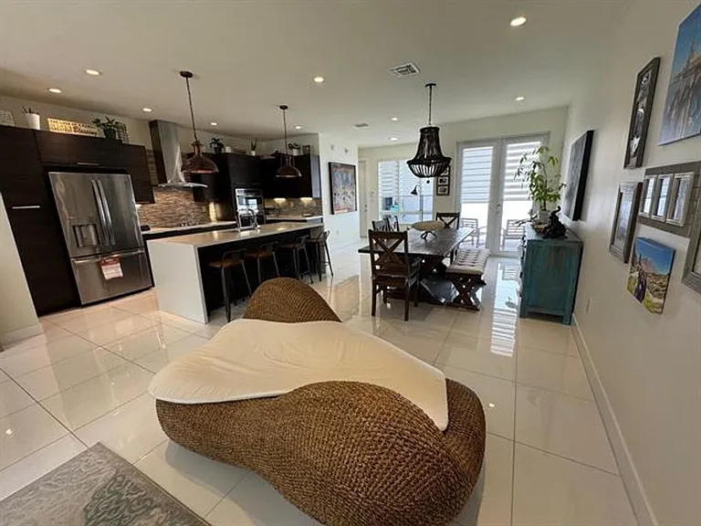 6361 NW 103rd Psge #Townhouse 6361 — Photo 7