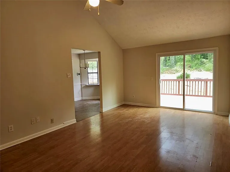 1367 Fairview Trl — Photo 3
