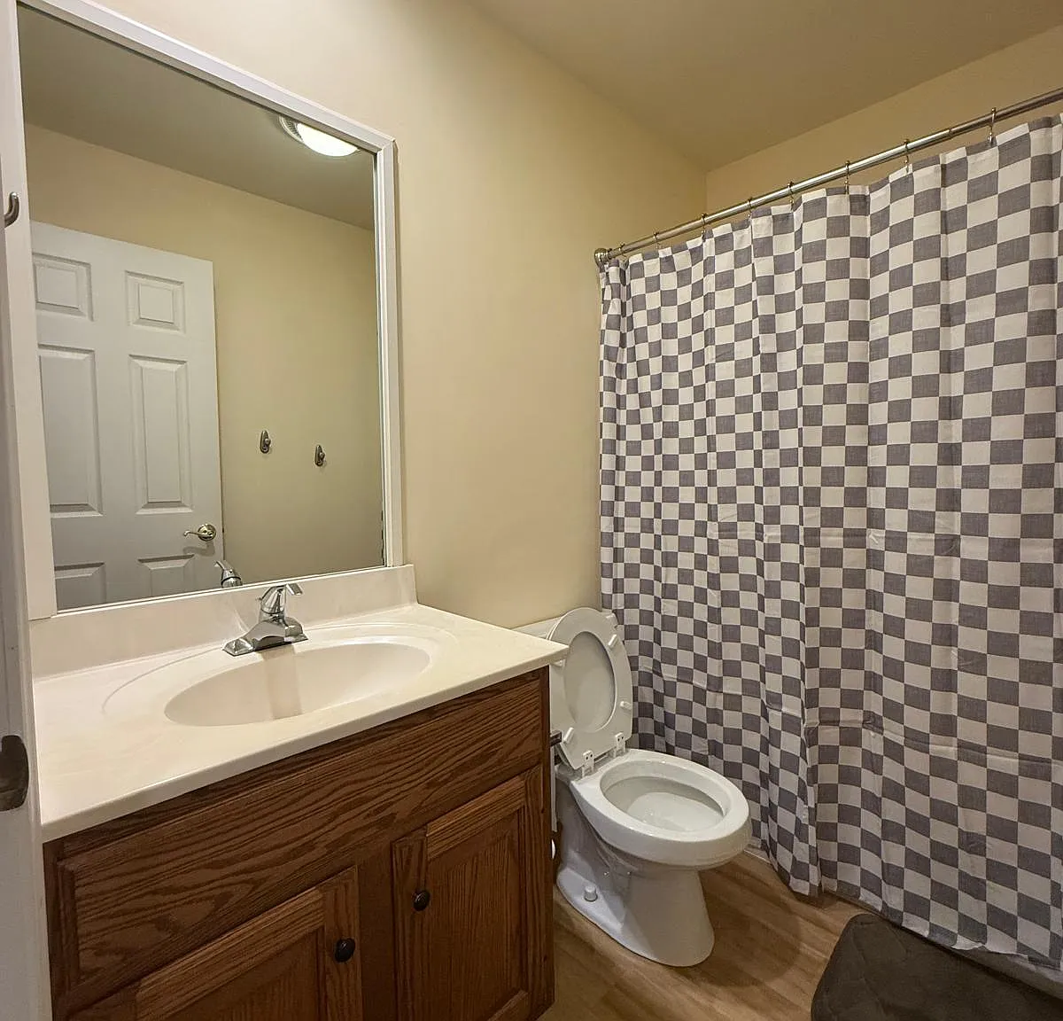 3 bed, 1900 sqft, $875 — Photo 4