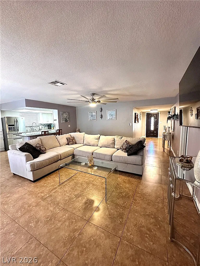 3 bed, 2.0 bath, 1472 sqft, $4,500 — Photo 1