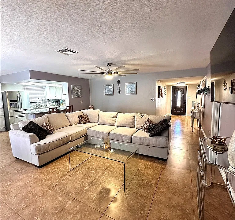 5045 Hayward Ave