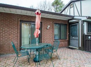 662 Blue Ridge Dr, Medford, NY 11763