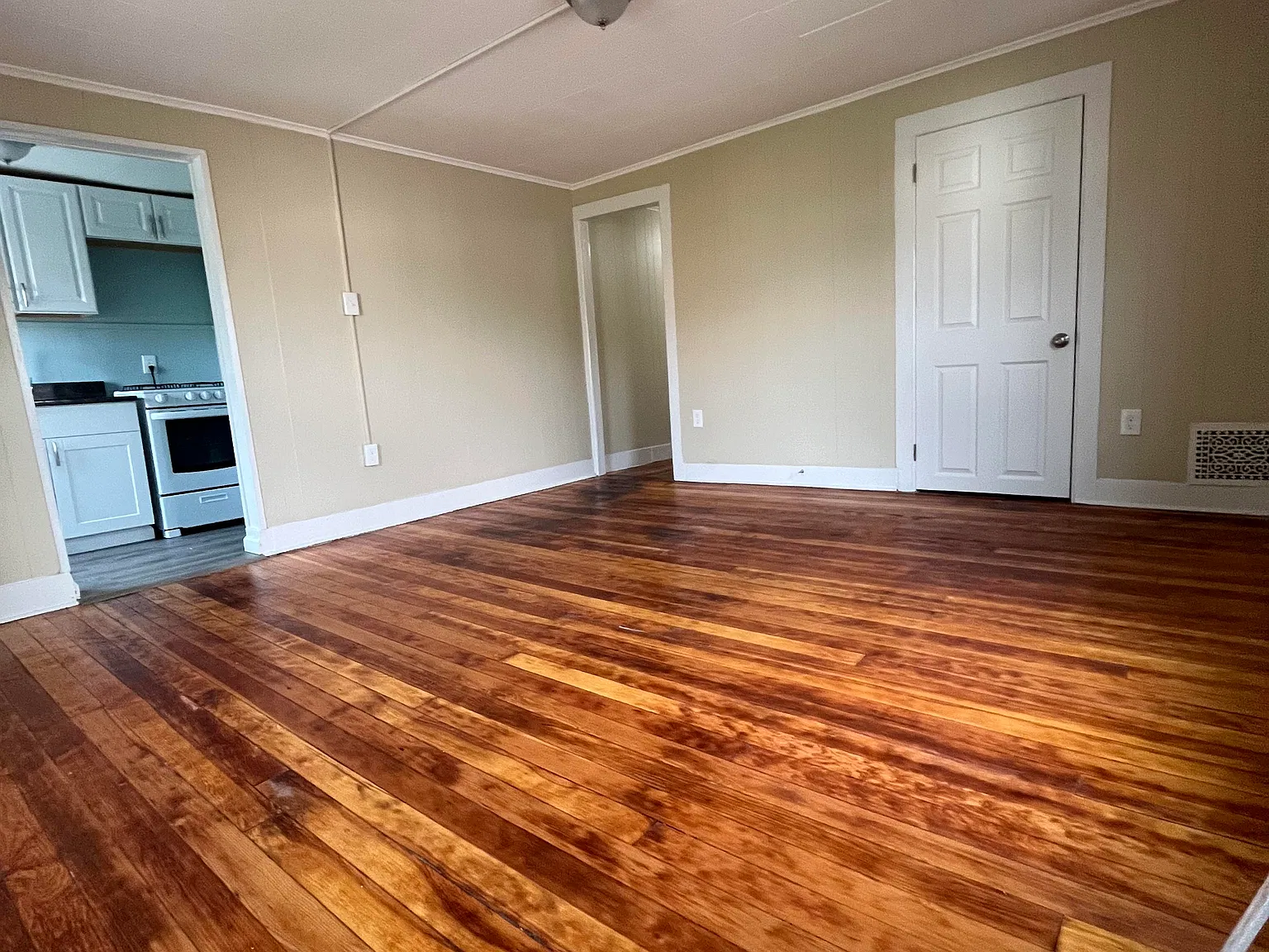 1 bed, 950 sqft, $1,175 — Photo 3