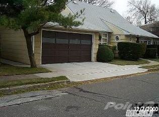 44 Clark St, Long Beach, NY 11561