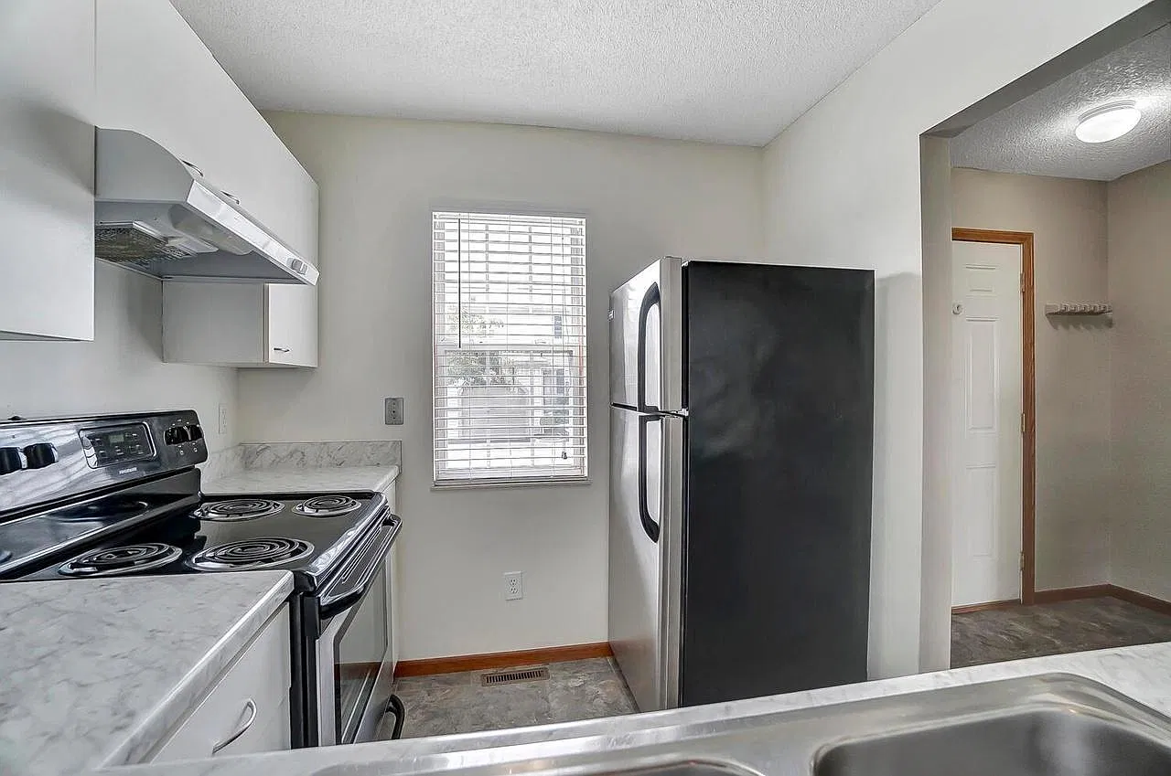 2 bed, 832 sqft, $1,675 — Photo 3