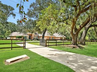 119 Bayou Rd, Lake Jackson, TX 77566