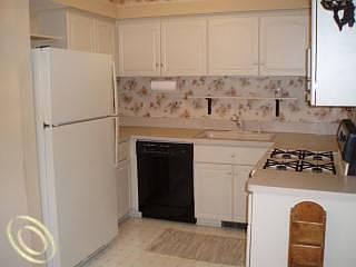 4th image of 1910 Wickham St #1