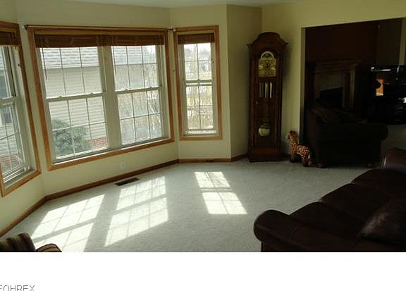 3rd image of 440 Deer Park Dr NE
