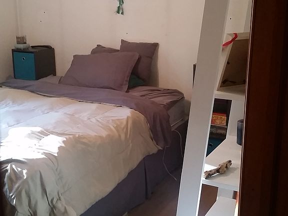 3rd image of 931 Essex Dr