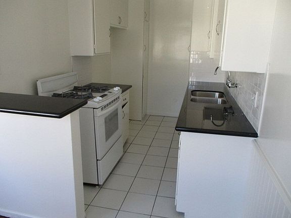 3rd image of 3114 Livonia Ave #7
