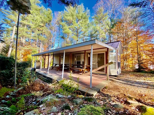 19 Apache Dr, Heath, MA 01346