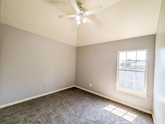 4th image of 1605 Williamsburg Dr
