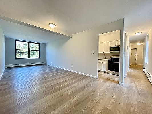 1st image of 152 Parkside Ave APT 3G