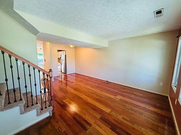 3rd image of 530 Kamran Dr