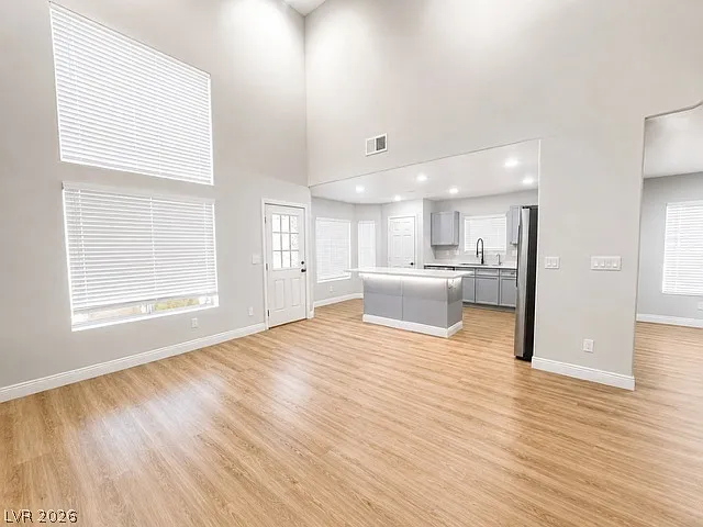 573 Aspen Leaf St — Photo 3