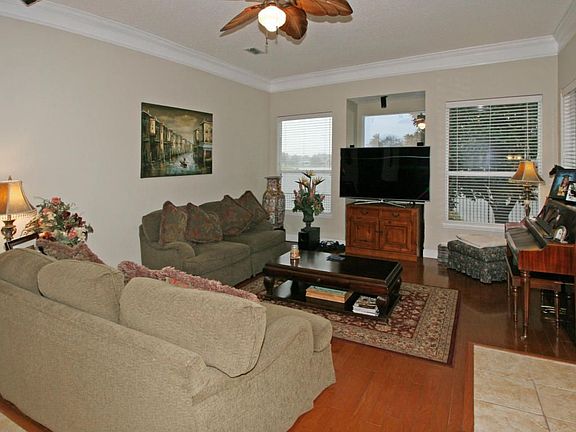 4th image of 565 E Silverthorn Ln