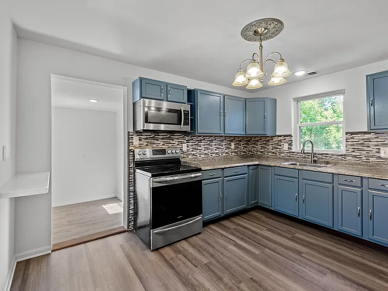 1886 Beechford Ave — Photo 7