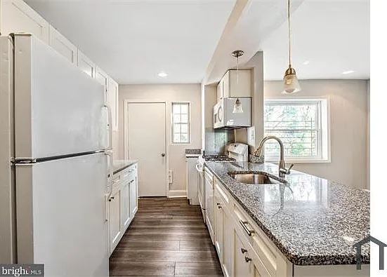 3 bed, 1300 sqft, $1,750 — Photo 2
