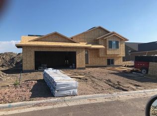 207 Giants Dr, Rapid City, SD 57701