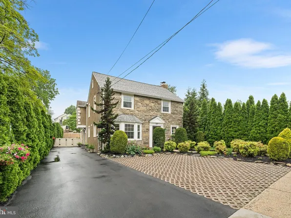 727 E Manoa Rd, Havertown, PA 19083