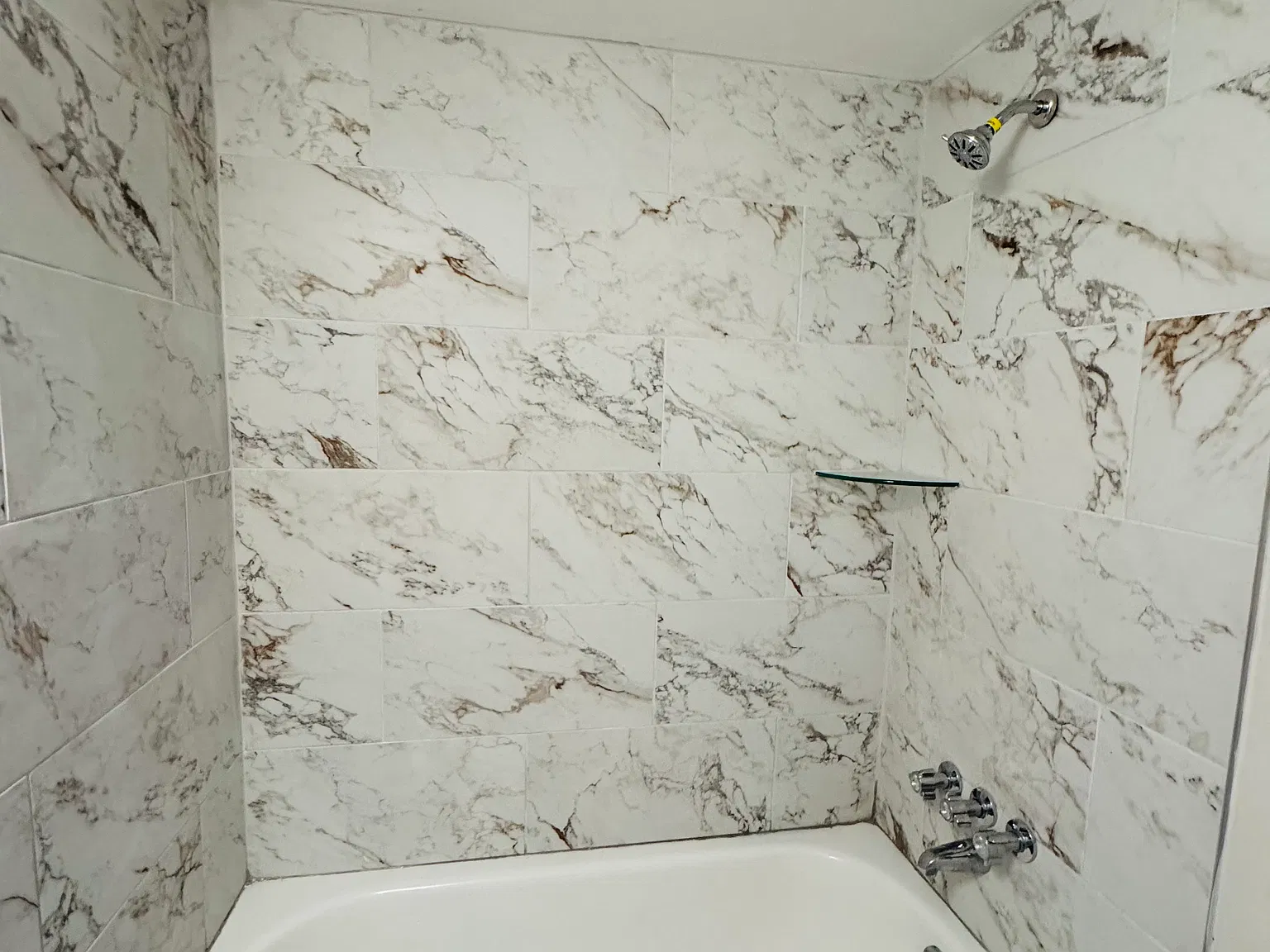 843 Devonshire Ct — Photo 2
