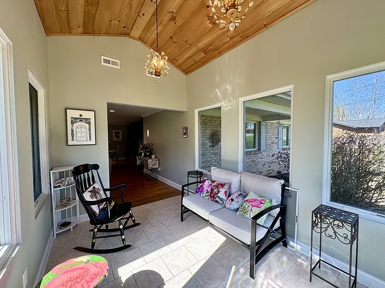 891 Leona Dr — Photo 24
