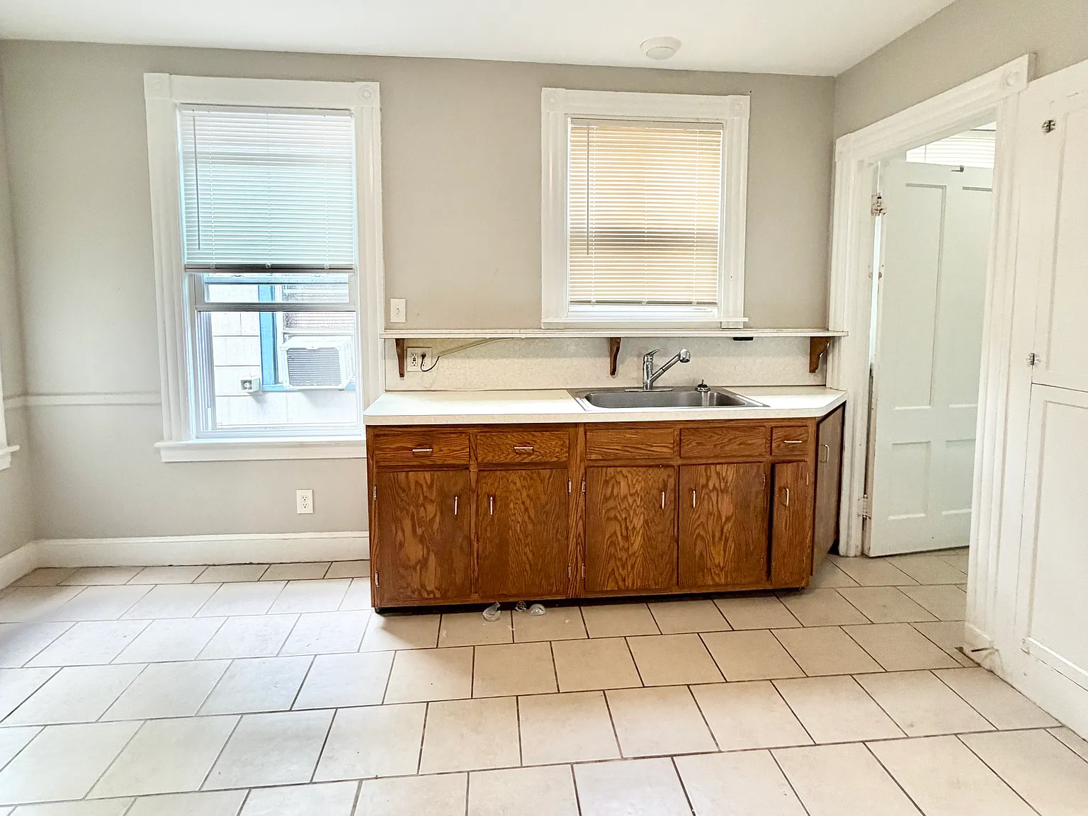 4 bed, 1350 sqft, $2,150 — Photo 3