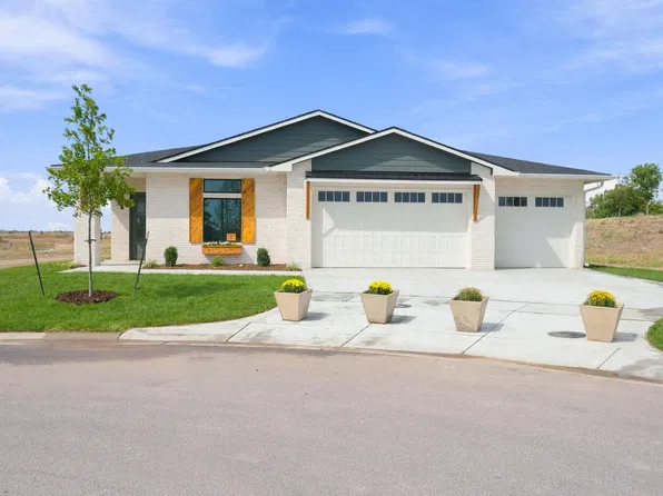 8342 Waterway Ct, Maize, KS 67101