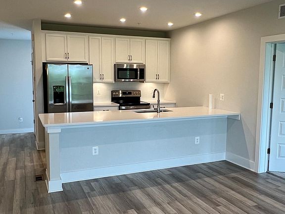 4th image of 5264 E Main St #B