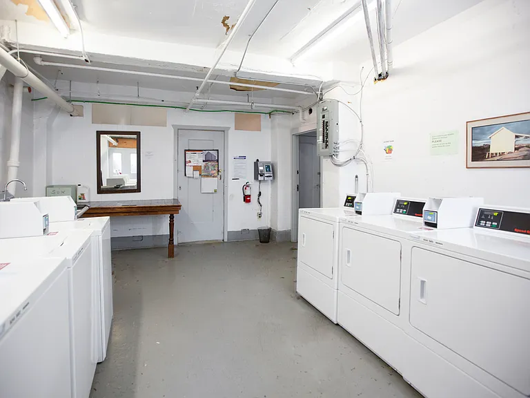 1086 Bute St — Photo 7
