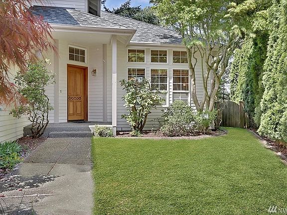3rd image of 521 22nd Avenue Ct SE