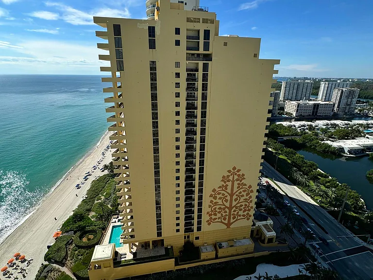 Collins Ave — Photo 13