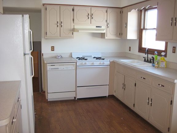 4th image of 170 W Iroquois St