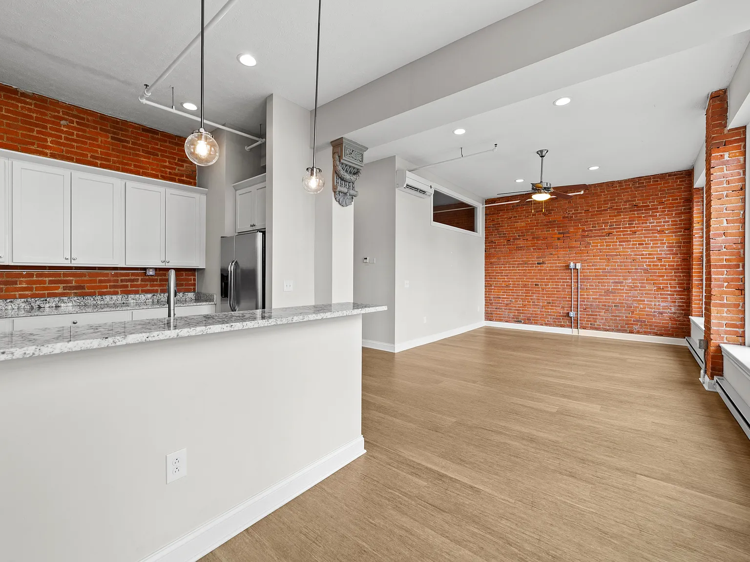2 bed, 1078 sqft, $1,985 — Photo 2
