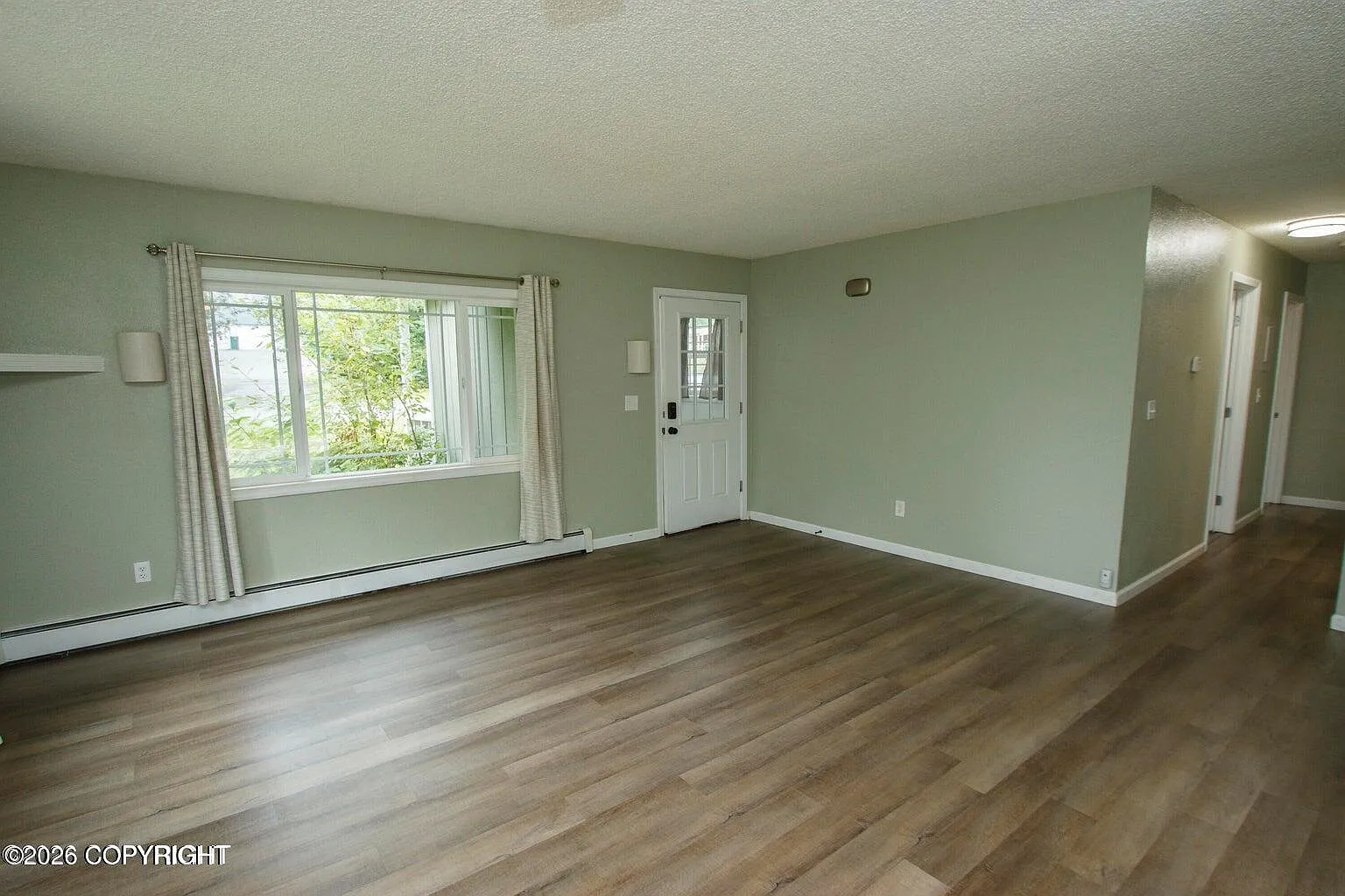 3 bed, 1.0 bath, 1104 sqft, $2,100 — Photo 3