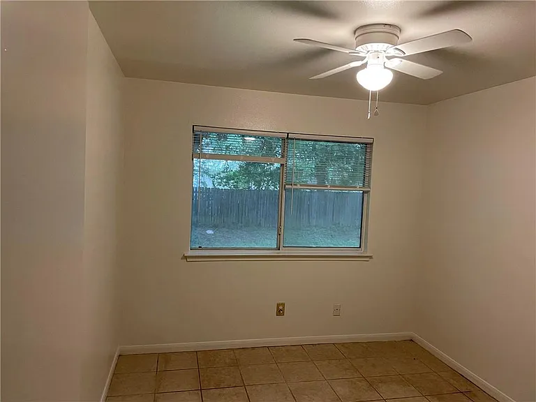 2302 Yaupon Trl — Photo 17