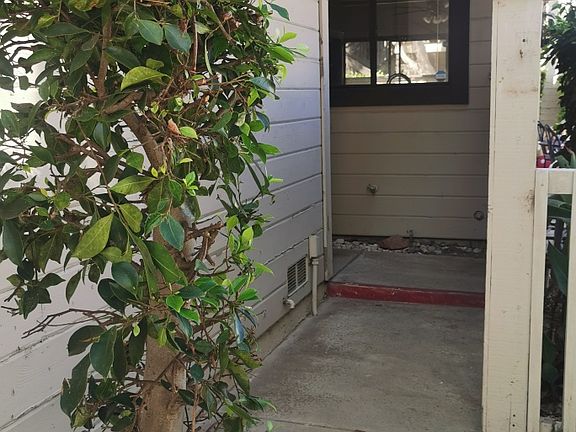 3rd image of 666 W 18th St #5