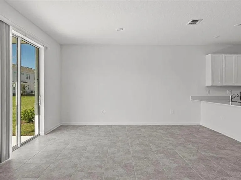 3302 Laurent Loop — Photo 7